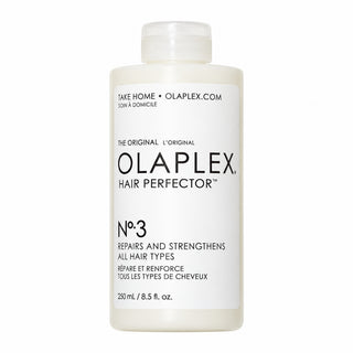 Olaplex Nº.3 Hair Perfector 250 ml su sfondo bianco